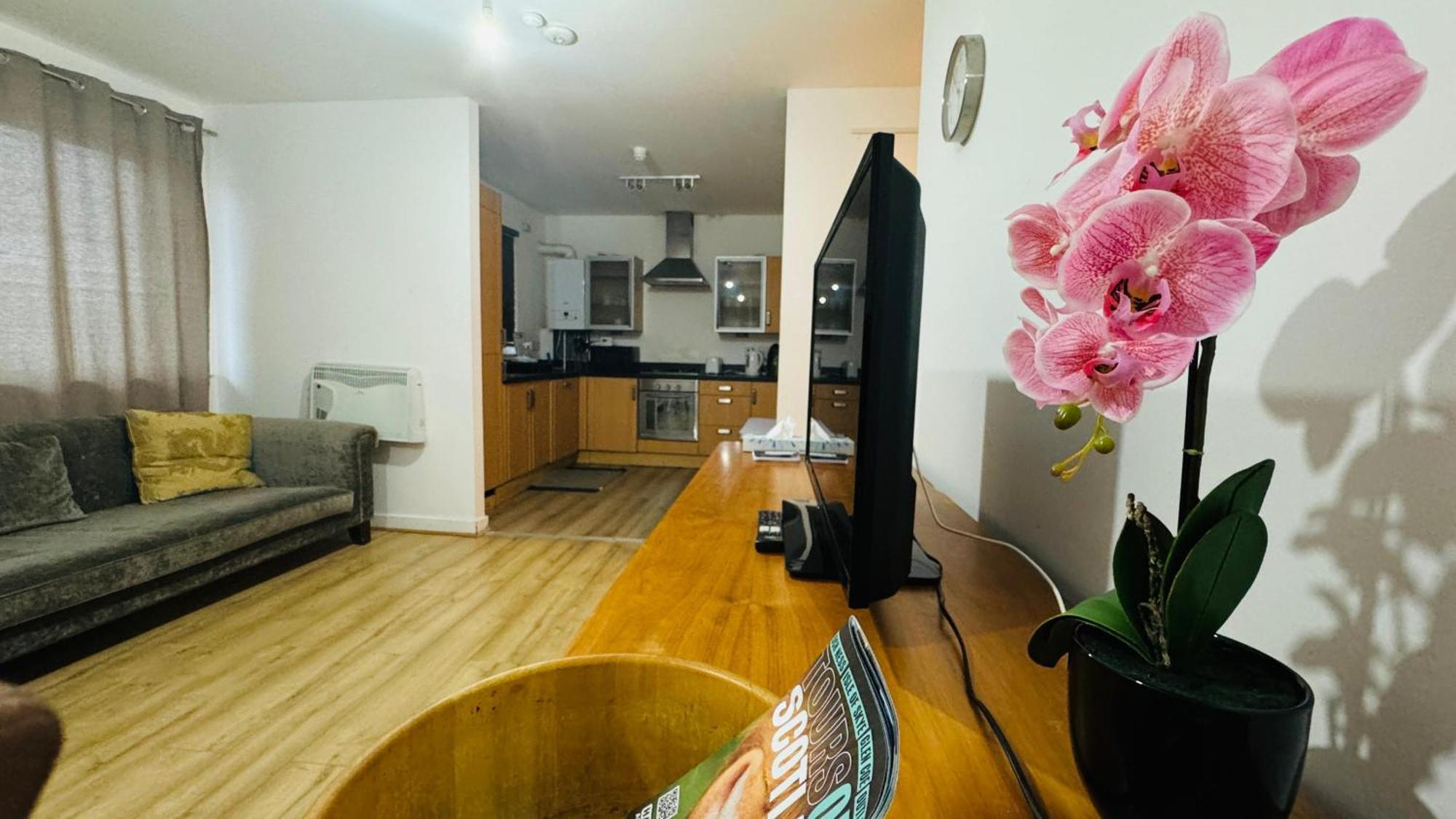 Fabulous 1Bed 1Bath Ground Floor Shared Accommodation ,Only Double Room EDI Exterior photo