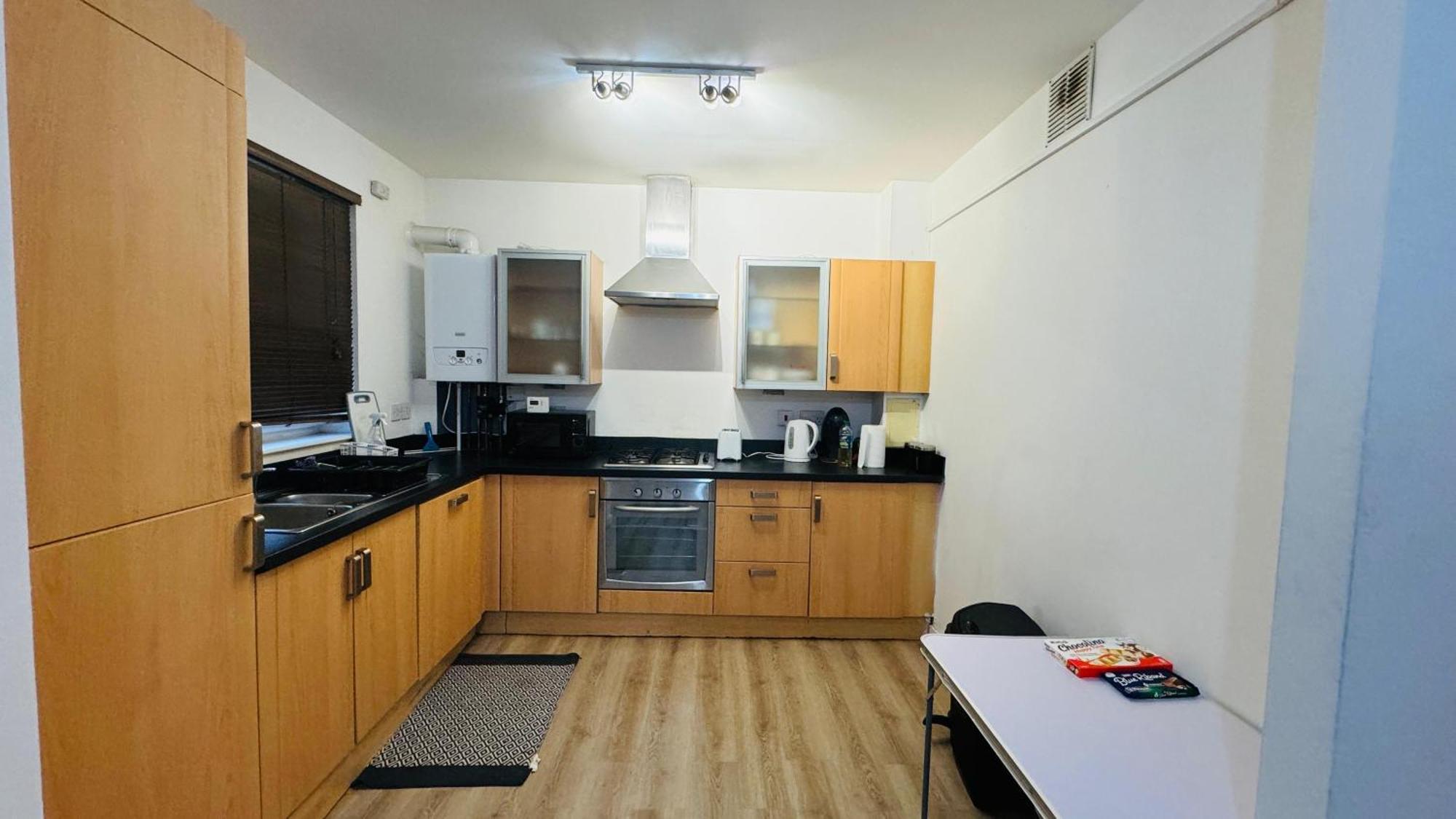 Fabulous 1Bed 1Bath Ground Floor Shared Accommodation ,Only Double Room EDI Exterior photo