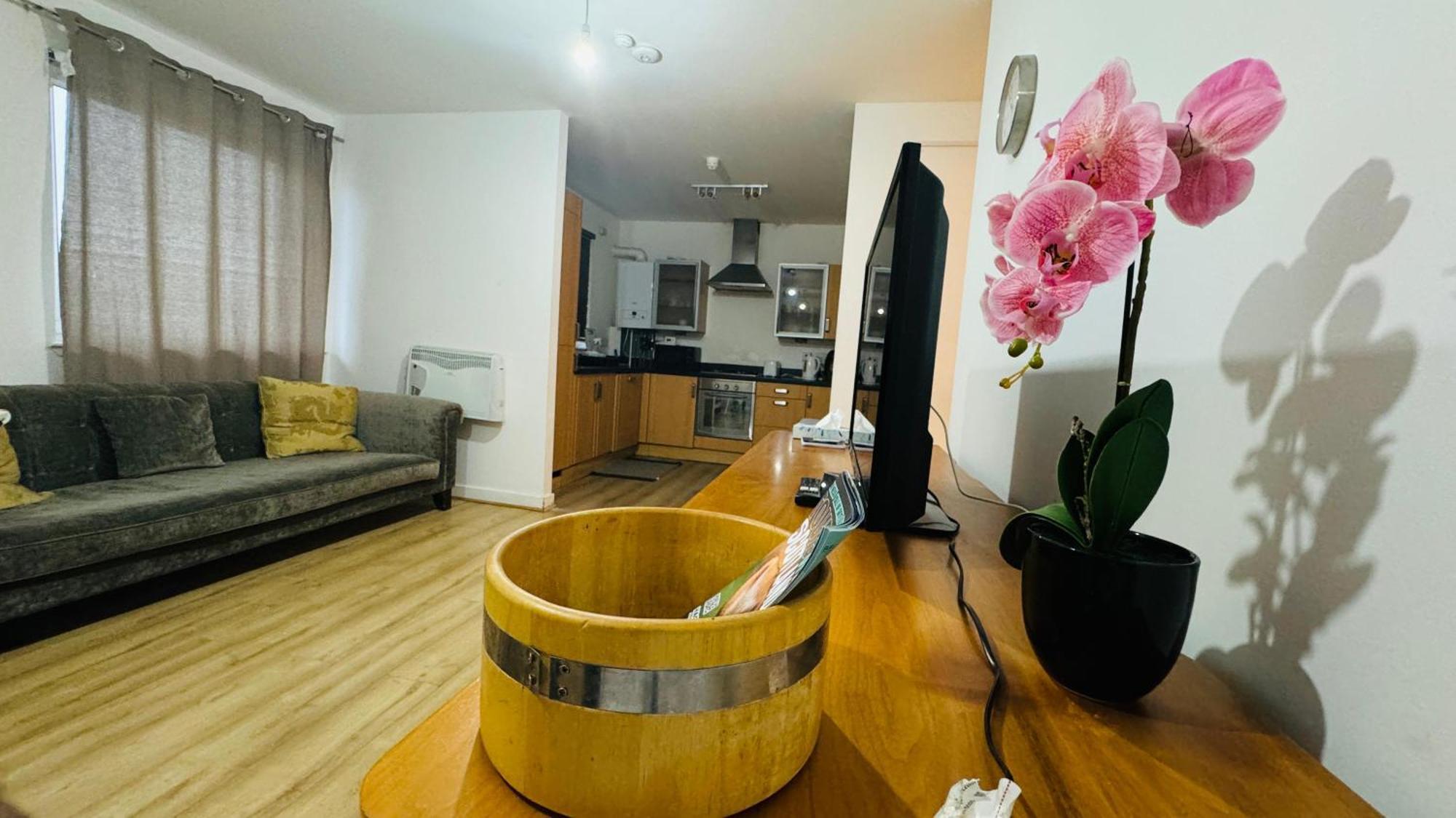 Fabulous 1Bed 1Bath Ground Floor Shared Accommodation ,Only Double Room EDI Exterior photo